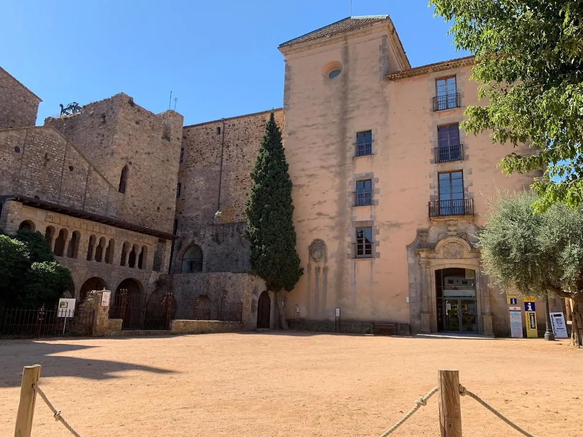 Notaria-Apartamento Y Estudio En Casco Antiguo, Al Lado De Playa, Rambla Y Monasterio, Con Acceso A Terraza Ajardinada Sant Feliu de Guíxols