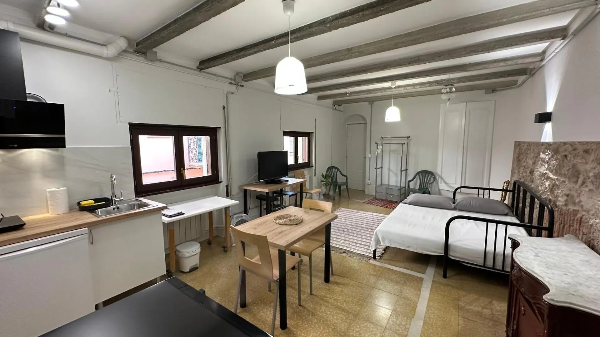 Notaria-Apartamento Y Estudio En Casco Antiguo, Al Lado De Playa, Rambla Y Monasterio, Con Acceso A Terraza Ajardinada Sant Feliu de Guíxols 0*,